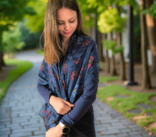 Naložite sliko v pregledovalnik galerije, ženski šal poletni šali rožice modni sal rože sali prehodni sal cvetlice bombaž bombaz svila ženski šali moda udoben šal mehek sal jesenski šal ženski šal rožice modni šal šal občutljiva koža ugodni šali