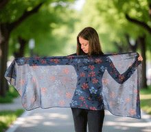 Naložite sliko v pregledovalnik galerije, ženski šal poletni šali rožice modni sal rože sali prehodni sal cvetlice bombaž bombaz svila ženski šali moda udoben šal mehek sal jesenski šal ženski šal rožice modni šal šal občutljiva koža ugodni šali