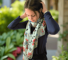 Naložite sliko v pregledovalnik galerije, ženski šal poletni šali rožice modni sal rože sali prehodni sal cvetlice bombaž bombaz svila ženski šali moda udoben šal mehek sal jesenski šal ženski šal rožice modni šal šal občutljiva koža ugodni šali