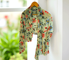 Naložite sliko v pregledovalnik galerije, ženski šal poletni šali rožice modni sal rože sali prehodni sal cvetlice bombaž bombaz svila ženski šali moda udoben šal mehek sal jesenski šal ženski šal rožice modni šal šal občutljiva koža ugodni šali