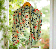 Naložite sliko v pregledovalnik galerije, ženski šal poletni šali rožice modni sal rože sali prehodni sal cvetlice bombaž bombaz svila ženski šali moda udoben šal mehek sal jesenski šal ženski šal rožice modni šal šal občutljiva koža ugodni šali