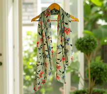 Naložite sliko v pregledovalnik galerije, ženski šal poletni šali rožice modni sal rože sali prehodni sal cvetlice bombaž bombaz svila ženski šali moda udoben šal mehek sal jesenski šal ženski šal rožice modni šal šal občutljiva koža ugodni šali