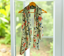 Naložite sliko v pregledovalnik galerije, ženski šal poletni šali rožice modni sal rože sali prehodni sal cvetlice bombaž bombaz svila ženski šali moda udoben šal mehek sal jesenski šal ženski šal rožice modni šal šal občutljiva koža ugodni šali