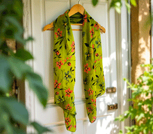 Naložite sliko v pregledovalnik galerije, ženski šal poletni šali rožice modni sal rože sali prehodni sal cvetlice bombaž bombaz svila ženski šali moda udoben šal mehek sal jesenski šal ženski šal rožice modni šal šal občutljiva koža ugodni šali