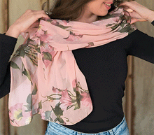 Naložite sliko v pregledovalnik galerije, ženski šal poletni šali rožice modni sal rože sali prehodni sal cvetlice bombaž bombaz svila ženski šali moda udoben šal mehek sal jesenski šal ženski šal rožice