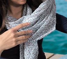 Naložite sliko v pregledovalnik galerije, ženski šal poletni šali rožice modni sal rože sali prehodni sal cvetlice bombaž bombaz svila ženski šali moda udoben šal mehek sal jesenski šal ženski šal rožice rozice