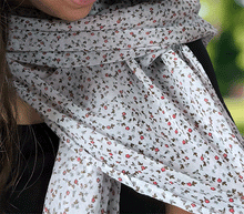 Naložite sliko v pregledovalnik galerije, ženski šal poletni šali rožice modni sal rože sali prehodni sal cvetlice bombaž bombaz svila ženski šali moda udoben šal mehek sal jesenski šal ženski šal rožice rozice