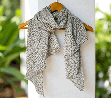 Naložite sliko v pregledovalnik galerije, ženski šal poletni šali rožice modni sal rože sali prehodni sal cvetlice bombaž bombaz svila ženski šali moda udoben šal mehek sal jesenski šal ženski šal rožice rozice