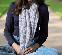 Naložite sliko v pregledovalnik galerije, ženski šal poletni šali rožice modni sal rože sali prehodni sal cvetlice bombaž bombaz svila ženski šali moda udoben šal mehek sal jesenski šal ženski šal rožice rozice