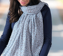 Naložite sliko v pregledovalnik galerije, ženski šal poletni šali rožice modni sal rože sali prehodni sal cvetlice bombaž bombaz svila ženski šali moda udoben šal mehek sal jesenski šal ženski šal rožice rozice