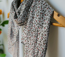 Naložite sliko v pregledovalnik galerije, ženski šal poletni šali rožice modni sal rože sali prehodni sal cvetlice bombaž bombaz svila ženski šali moda udoben šal mehek sal jesenski šal ženski šal rožice rozice