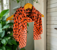 Naložite sliko v pregledovalnik galerije, ženski šal poletni šali rožice modni sal rože sali prehodni sal cvetlice bombaž bombaz svila ženski šali moda udoben šal mehek sal jesenski šal ženski šal rožice modni šal šal občutljiva koža ugodni šali