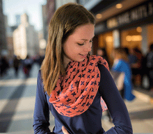 Naložite sliko v pregledovalnik galerije, ženski šal poletni šali rožice modni sal rože sali prehodni sal cvetlice bombaž bombaz svila ženski šali moda udoben šal mehek sal jesenski šal ženski šal rožice modni šal šal občutljiva koža ugodni šali