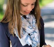 Naložite sliko v pregledovalnik galerije, ženski šal poletni šali rožice modni sal rože sali prehodni sal cvetlice bombaž bombaz svila ženski šali moda udoben šal mehek sal jesenski šal ženski šal rožice modni šal šal občutljiva koža ugodni šali