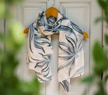 Naložite sliko v pregledovalnik galerije, ženski šal poletni šali rožice modni sal rože sali prehodni sal cvetlice bombaž bombaz svila ženski šali moda udoben šal mehek sal jesenski šal ženski šal rožice modni šal šal občutljiva koža ugodni šali