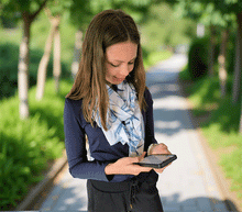 Naložite sliko v pregledovalnik galerije, ženski šal poletni šali rožice modni sal rože sali prehodni sal cvetlice bombaž bombaz svila ženski šali moda udoben šal mehek sal jesenski šal ženski šal rožice modni šal šal občutljiva koža ugodni šali