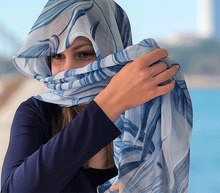 Naložite sliko v pregledovalnik galerije, ženski šal poletni šali rožice modni sal rože sali prehodni sal cvetlice bombaž bombaz svila ženski šali moda udoben šal mehek sal jesenski šal ženski šal rožice modni šal šal občutljiva koža ugodni šali