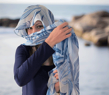 Naložite sliko v pregledovalnik galerije, ženski šal poletni šali rožice modni sal rože sali prehodni sal cvetlice bombaž bombaz svila ženski šali moda udoben šal mehek sal jesenski šal ženski šal rožice modni šal šal občutljiva koža ugodni šali