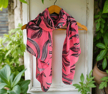 Naložite sliko v pregledovalnik galerije, ženski šal poletni šali rožice modni sal rože sali prehodni sal cvetlice bombaž bombaz svila ženski šali moda udoben šal mehek sal jesenski šal ženski šal rožice modni šal šal občutljiva koža ugodni šali