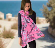 Naložite sliko v pregledovalnik galerije, ženski šal poletni šali rožice modni sal rože sali prehodni sal cvetlice bombaž bombaz svila ženski šali moda udoben šal mehek sal jesenski šal ženski šal rožice modni šal šal občutljiva koža ugodni šali