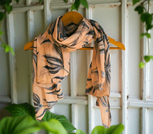 Naložite sliko v pregledovalnik galerije, ženski šal poletni šali rožice modni sal rože sali prehodni sal cvetlice bombaž bombaz svila ženski šali moda udoben šal mehek sal jesenski šal ženski šal rožice modni šal šal občutljiva koža ugodni šali