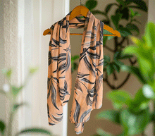 Naložite sliko v pregledovalnik galerije, ženski šal poletni šali rožice modni sal rože sali prehodni sal cvetlice bombaž bombaz svila ženski šali moda udoben šal mehek sal jesenski šal ženski šal rožice modni šal šal občutljiva koža ugodni šali