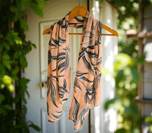 Naložite sliko v pregledovalnik galerije, ženski šal poletni šali rožice modni sal rože sali prehodni sal cvetlice bombaž bombaz svila ženski šali moda udoben šal mehek sal jesenski šal ženski šal rožice modni šal šal občutljiva koža ugodni šali