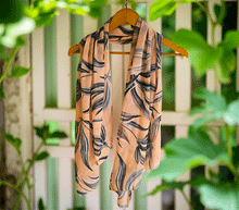 Naložite sliko v pregledovalnik galerije, Ženski šal Veter korala - bombaž svila