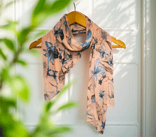 Naložite sliko v pregledovalnik galerije, ženski šal poletni šali rožice modni sal rože sali prehodni sal cvetlice bombaž bombaz svila ženski šali moda udoben šal mehek sal jesenski šal ženski šal rožice modni šal