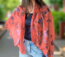 Naložite sliko v pregledovalnik galerije, ženski šal poletni šali rožice modni sal rože sali prehodni sal cvetlice bombaž bombaz svila ženski šali moda udoben šal mehek sal jesenski šal ženski šal rožice modni šal šal občutljiva koža