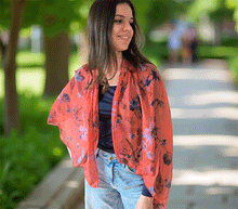 Naložite sliko v pregledovalnik galerije, ženski šal poletni šali rožice modni sal rože sali prehodni sal cvetlice bombaž bombaz svila ženski šali moda udoben šal mehek sal jesenski šal ženski šal rožice modni šal šal občutljiva koža