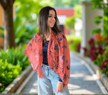 Naložite sliko v pregledovalnik galerije, ženski šal poletni šali rožice modni sal rože sali prehodni sal cvetlice bombaž bombaz svila ženski šali moda udoben šal mehek sal jesenski šal ženski šal rožice modni šal šal občutljiva koža