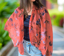 Naložite sliko v pregledovalnik galerije, ženski šal poletni šali rožice modni sal rože sali prehodni sal cvetlice bombaž bombaz svila ženski šali moda udoben šal mehek sal jesenski šal ženski šal rožice modni šal šal občutljiva koža ugodni šali