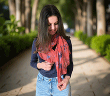 Naložite sliko v pregledovalnik galerije, ženski šal poletni šali rožice modni sal rože sali prehodni sal cvetlice bombaž bombaz svila ženski šali moda udoben šal mehek sal jesenski šal ženski šal rožice modni šal šal občutljiva koža