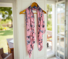 Naložite sliko v pregledovalnik galerije, ženski šal poletni šali rožice modni sal rože sali prehodni sal cvetlice bombaž bombaz svila ženski šali moda udoben šal mehek sal jesenski šal ženski šal rožice modni šal šal občutljiva koža