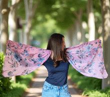 Naložite sliko v pregledovalnik galerije, ženski šal poletni šali rožice modni sal rože sali prehodni sal cvetlice bombaž bombaz svila ženski šali moda udoben šal mehek sal jesenski šal ženski šal rožice modni šal šal občutljiva koža