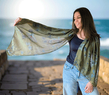 Naložite sliko v pregledovalnik galerije, ženski šal poletni šali rožice modni sal rože sali prehodni sal cvetlice bombaž bombaz svila ženski šali moda udoben šal mehek sal jesenski šal ženski šal rožice modni šal šal občutljiva koža