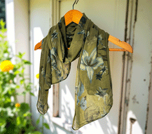 Naložite sliko v pregledovalnik galerije, ženski šal poletni šali rožice modni sal rože sali prehodni sal cvetlice bombaž bombaz svila ženski šali moda udoben šal mehek sal jesenski šal ženski šal rožice modni šal šal občutljiva koža