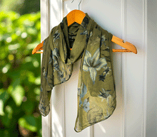 Naložite sliko v pregledovalnik galerije, ženski šal poletni šali rožice modni sal rože sali prehodni sal cvetlice bombaž bombaz svila ženski šali moda udoben šal mehek sal jesenski šal ženski šal rožice modni šal šal občutljiva koža