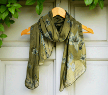 Naložite sliko v pregledovalnik galerije, ženski šal poletni šali rožice modni sal rože sali prehodni sal cvetlice bombaž bombaz svila ženski šali moda udoben šal mehek sal jesenski šal ženski šal rožice modni šal šal občutljiva koža