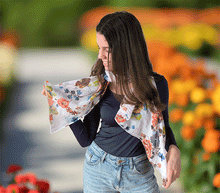 Naložite sliko v pregledovalnik galerije, ženski šal poletni šali rožice modni sal rože sali prehodni sal cvetlice bombaž bombaz svila ženski šali moda udoben šal mehek sal jesenski šal ženski šal rožice modni šal