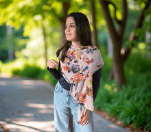 Naložite sliko v pregledovalnik galerije, ženski šal poletni šali rožice modni sal rože sali prehodni sal cvetlice bombaž bombaz svila ženski šali moda udoben šal mehek sal jesenski šal ženski šal rožice modni šal