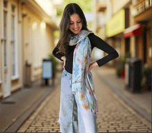 Naložite sliko v pregledovalnik galerije, ženski šal poletni šali rožice modni sal rože sali prehodni sal cvetlice bombaž bombaz svila ženski šali moda udoben šal mehek sal jesenski šal ženski šal rožice modni šal