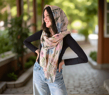 Naložite sliko v pregledovalnik galerije, ženski šal poletni šali rožice modni sal rože sali prehodni sal cvetlice bombaž bombaz svila ženski šali moda udoben šal mehek sal jesenski šal ženski šal rožice modni šal