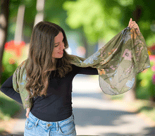 Naložite sliko v pregledovalnik galerije, ženski šal poletni šali rožice modni sal rože sali prehodni sal cvetlice bombaž bombaz svila ženski šali moda udoben šal mehek sal jesenski šal ženski šal rožice modni šal