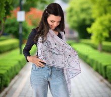 Naložite sliko v pregledovalnik galerije, ženski šal poletni šali rožice modni sal rože sali prehodni sal cvetlice bombaž bombaz svila ženski šali moda udoben šal mehek sal jesenski šal ženski šal rožice modni šal šal občutljiva koža ugodni šali