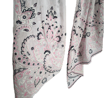 Naložite sliko v pregledovalnik galerije, ženski šal poletni šali rožice modni sal rože sali prehodni sal cvetlice bombaž bombaz svila ženski šali moda udoben šal mehek sal jesenski šal ženski šal rožice modni šal šal občutljiva koža ugodni šali