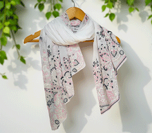 Naložite sliko v pregledovalnik galerije, ženski šal poletni šali rožice modni sal rože sali prehodni sal cvetlice bombaž bombaz svila ženski šali moda udoben šal mehek sal jesenski šal ženski šal rožice modni šal šal občutljiva koža ugodni šali