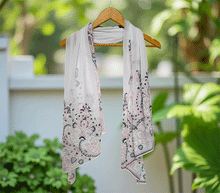 Naložite sliko v pregledovalnik galerije, ženski šal poletni šali rožice modni sal rože sali prehodni sal cvetlice bombaž bombaz svila ženski šali moda udoben šal mehek sal jesenski šal ženski šal rožice modni šal šal občutljiva koža ugodni šali