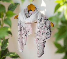 Naložite sliko v pregledovalnik galerije, ženski šal poletni šali rožice modni sal rože sali prehodni sal cvetlice bombaž bombaz svila ženski šali moda udoben šal mehek sal jesenski šal ženski šal rožice modni šal šal občutljiva koža ugodni šali